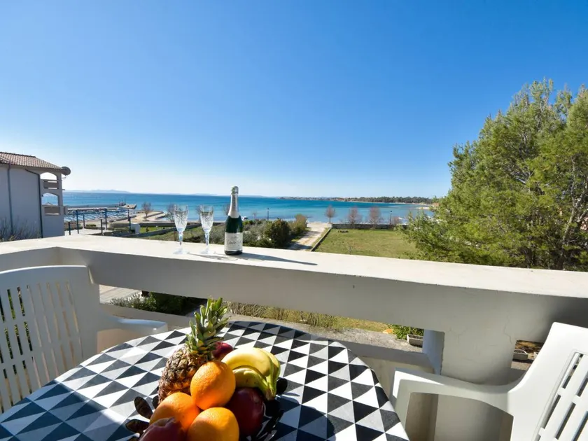 Holiday apartment with BBQ & garden | Sea view | Close to the beach - Image 1