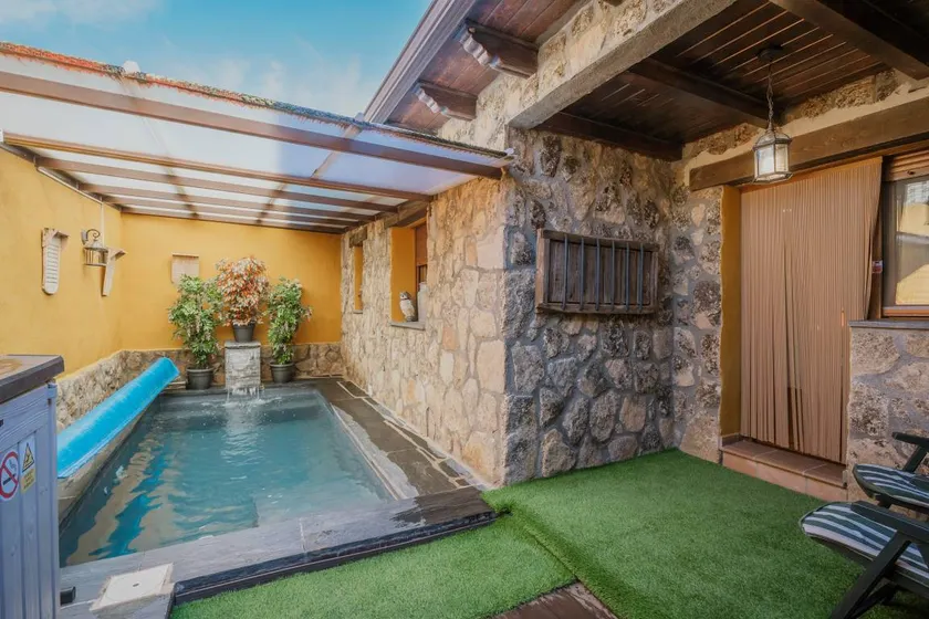 Child-friendly lovely holiday home with private pool, terrace & hot tub | Mountain view | Pets are welcome - Image 1