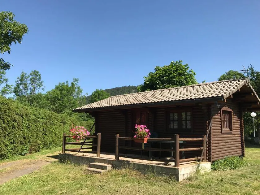 Charming chalet with terrace - Image 1