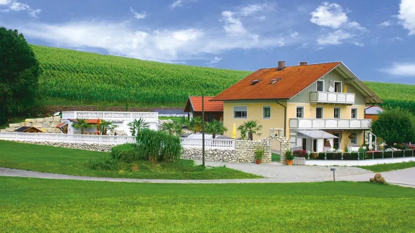 Fully equipped pleasant flat with pool, barbecue & garden | Garden view - Image 1