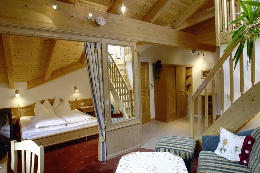 Apartment with sauna, garden & terrace - Image 1