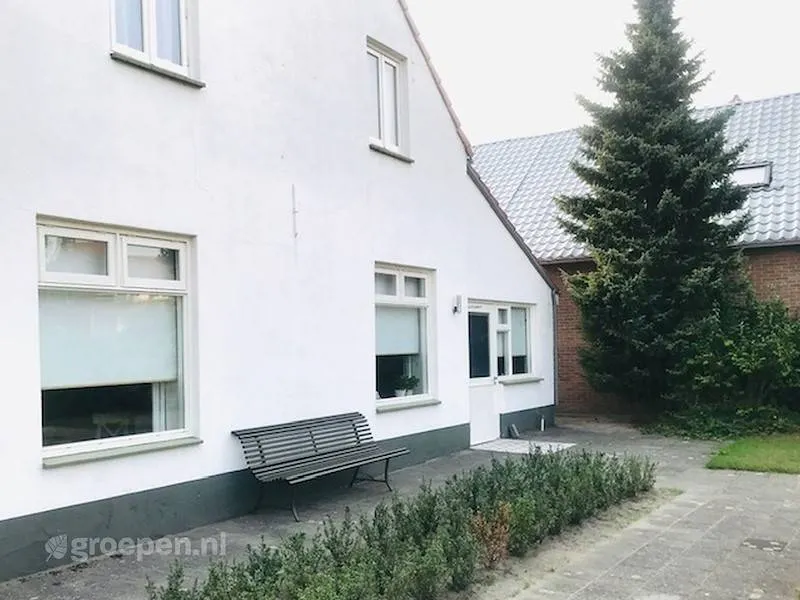 Holiday home with barbecue, garden & terrace - Image 1