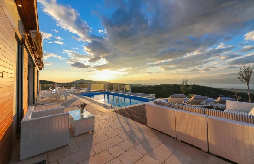Villa with sauna, terrace & garden - Image 1