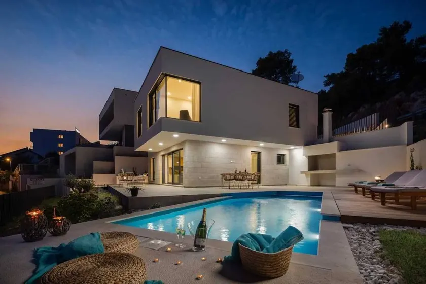 Villa con jardín, piscina y barbacoa | Vistas a la piscina - Image 1