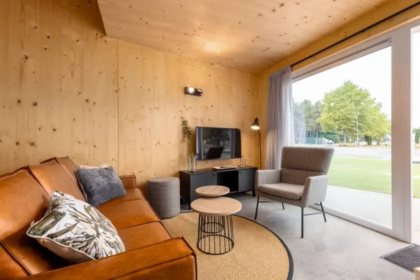 Bungalow with garden & terrace - Image 1