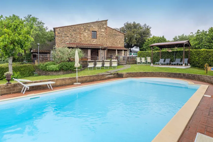Holiday Home 'Casa Sogno Italiano Tuscany' with Stunning Views, Wi-Fi & AC (5-6 Guests) - Image 1