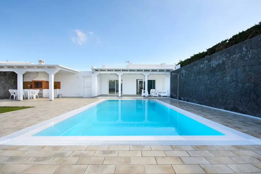 Fully equipped lovely house with barbeque, terrace & private pool | Mountain view - Image 1