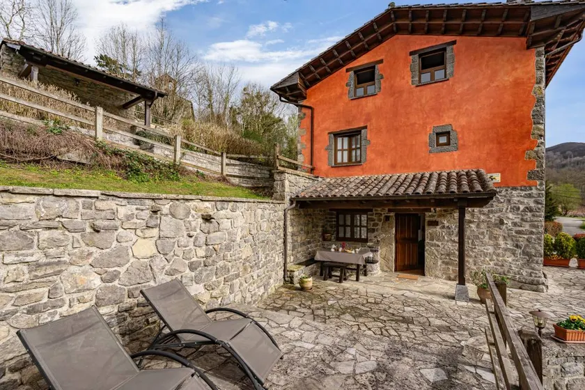 Holiday home with garden, barbecue & terrace | Garden view - Image 1