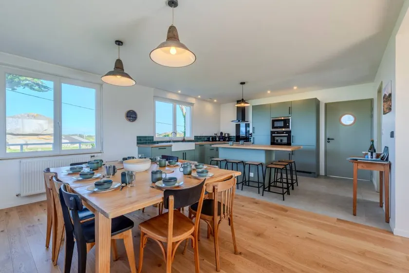 Stoubenn Holiday Home with Sea View and Private Garden - Image 1