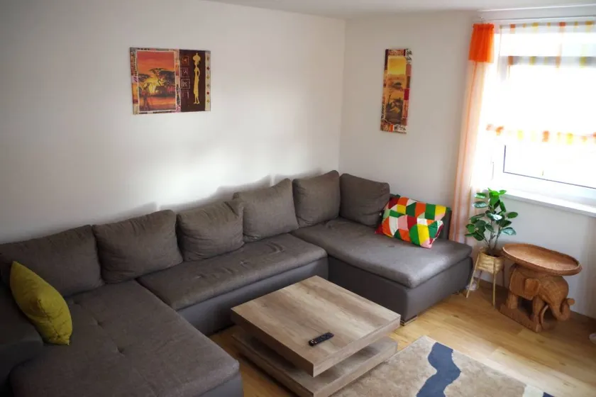 Apartment with terrace - Image 1