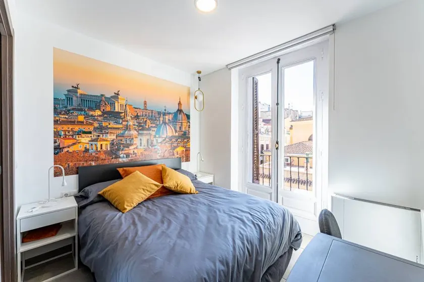 Dedicated room | Near Royal Palace of Madrid - Image 1