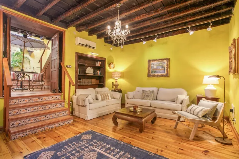 Casa Carmen – Historic Holiday Home with Teide and Sea Views in La Matanza de Acentejo - Image 1