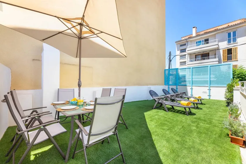 Voll ausgestattetes wunderschönes Apartment mit Garten und Terrasse | Meerblick | Neben dem Strand | Perfekt für die Arbeit von Zuhause - Image 1