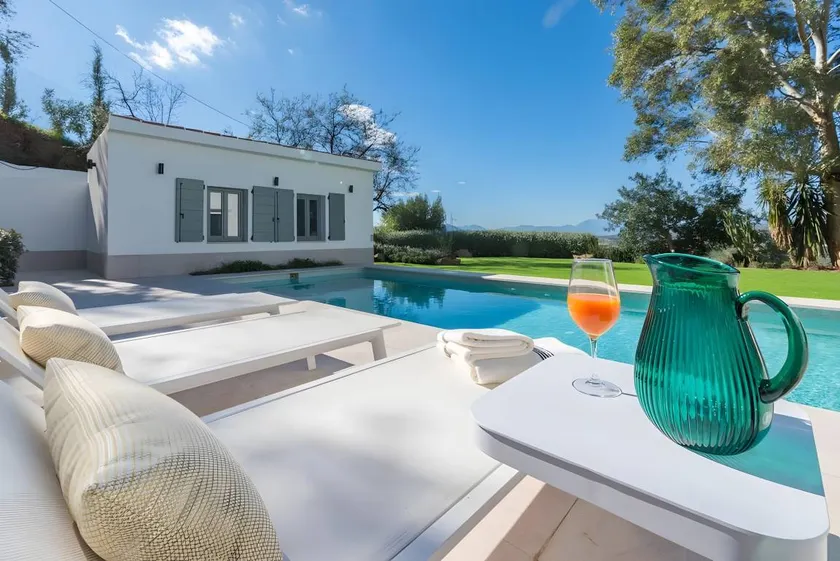 Villa avec terrasse, internet haut débit et jardin | Vue montagne - Image 1
