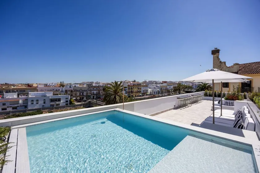 Merveilleux appartement de vacances adapté aux familles avec terrasse, piscine et internet haut débit | Vue ville | Adapté au travail à distance | Avec animaux acceptés - Image 1