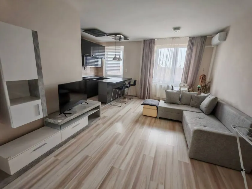 Holiday apartment with terrace | City view - Image 1