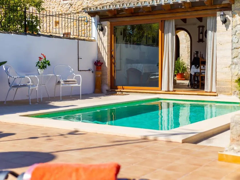 Villa with terrace, BBQ & garden - Image 1