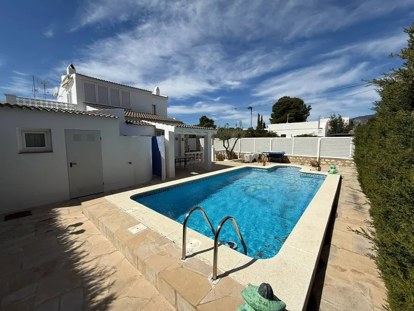 Chalet con Piscina Privada, Barbacoa, Terraza, Porche exterior e interior. - Image 1