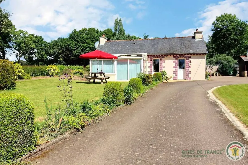 Gite with garden & terrace - Image 1