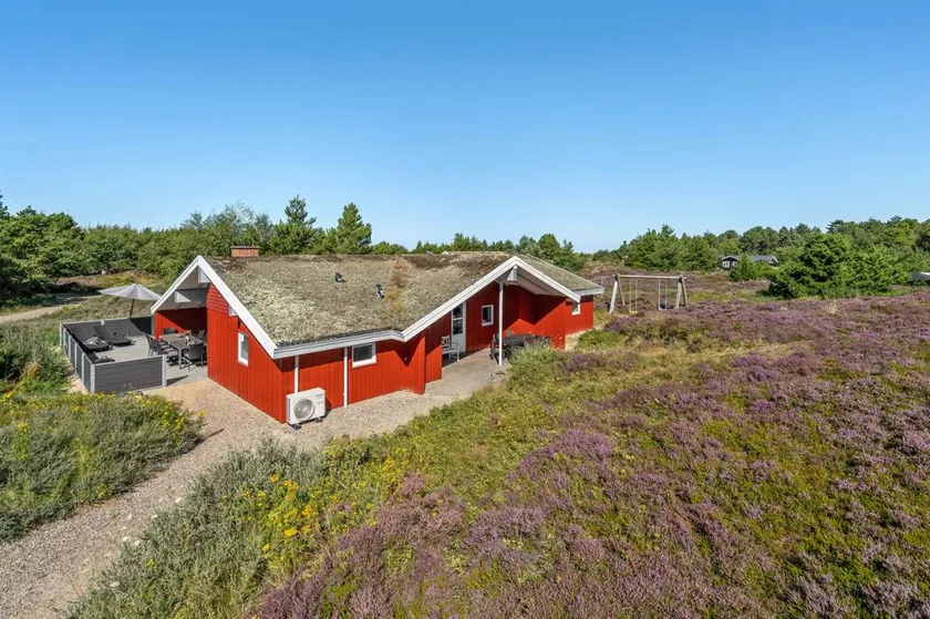 Fully equipped holiday home with hot tub, terrace & sauna | Dogs allowed - Image 1