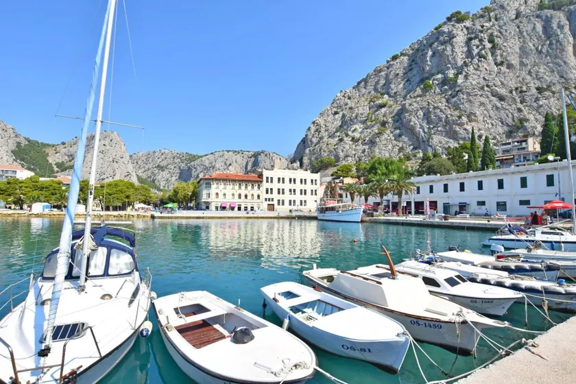 Apartment with 2 rooms for 6 persons - Image 1