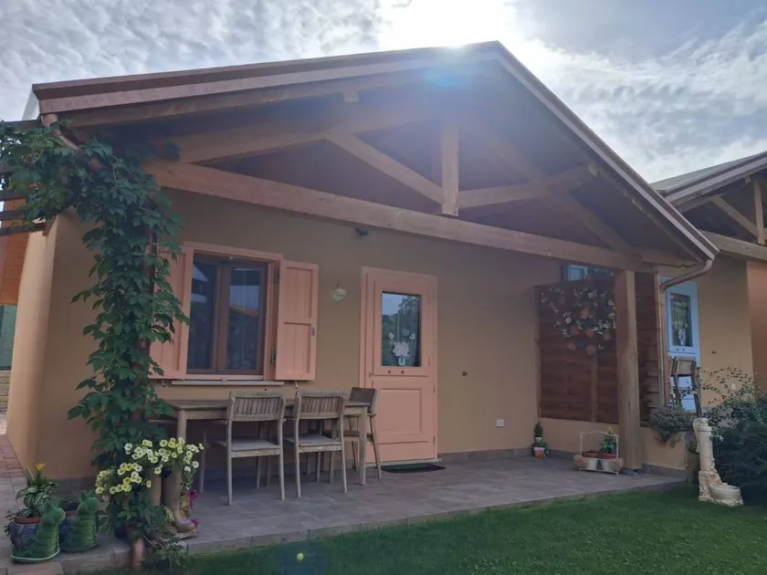 Holiday apartment with barbecue & garden - Image 1
