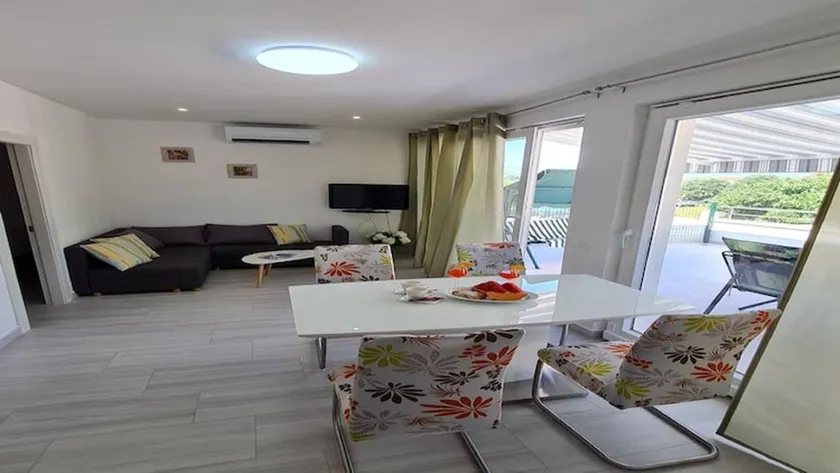 Fully equipped flat with terrace & BBQ | Pets allowed - Image 1