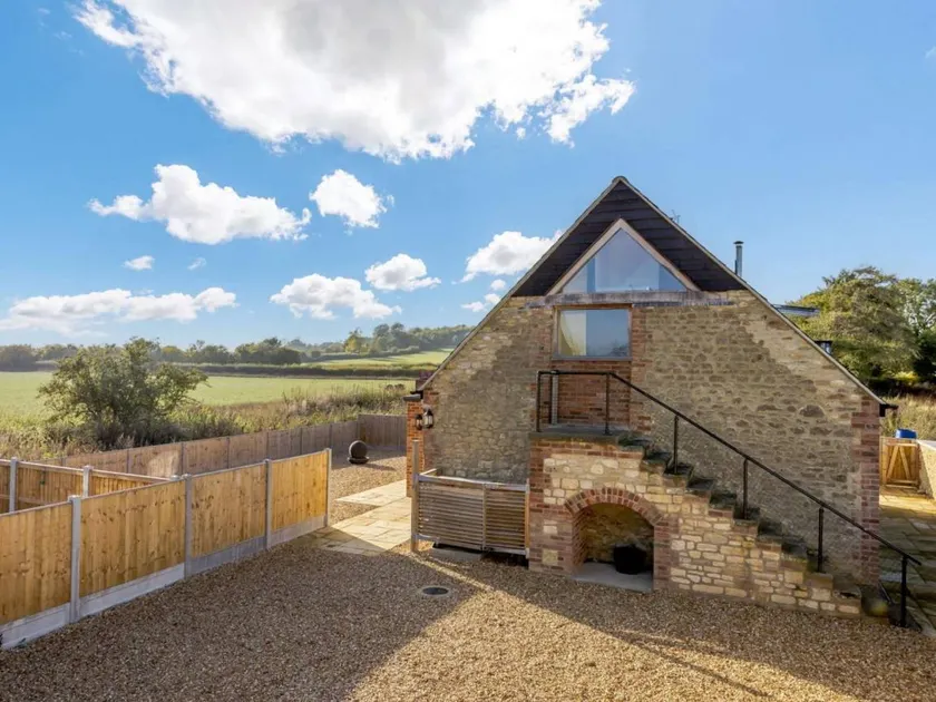 Cottage with barbecue & garden - Image 1
