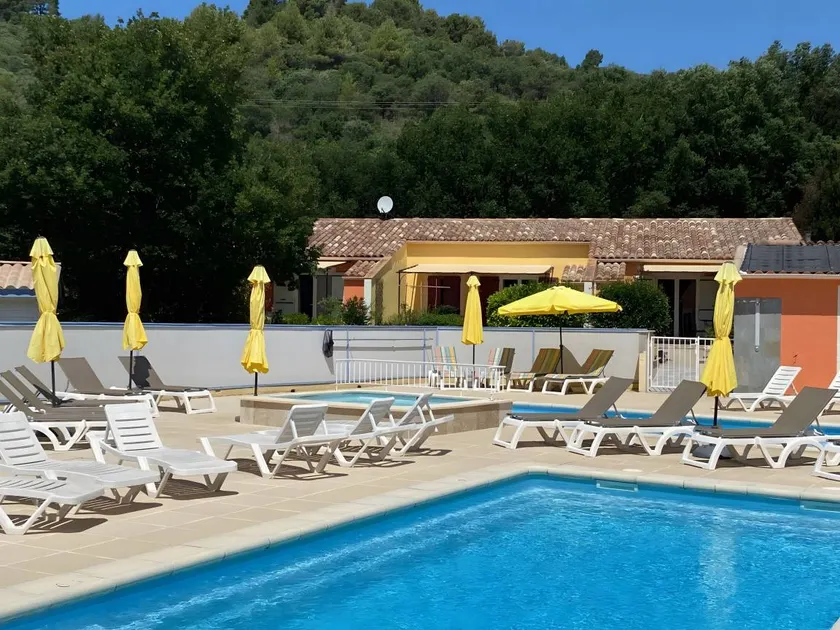 Fully equipped house with pool, barbecue & garden | Dogs allowed - Image 1