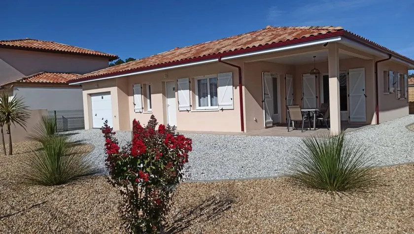 Family-friendly villa with garden & terrace | Garden view | Suitable for remote work - Image 1