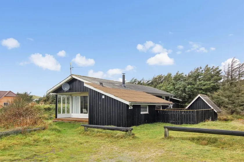 House with barbeque, hot tub & terrace | Beach nearby | Pets allowed - Image 1