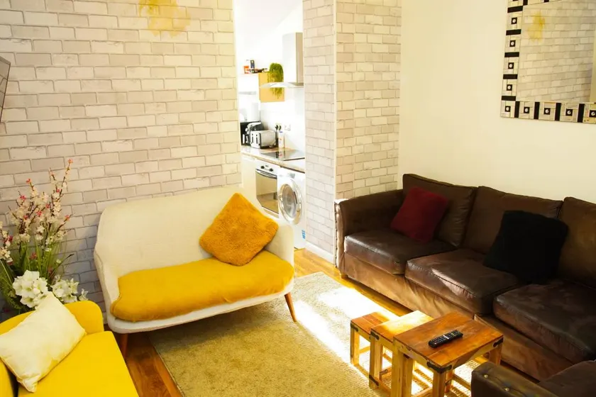 Children-friendly holiday home with barbecue & garden | Pets are welcome - Image 1