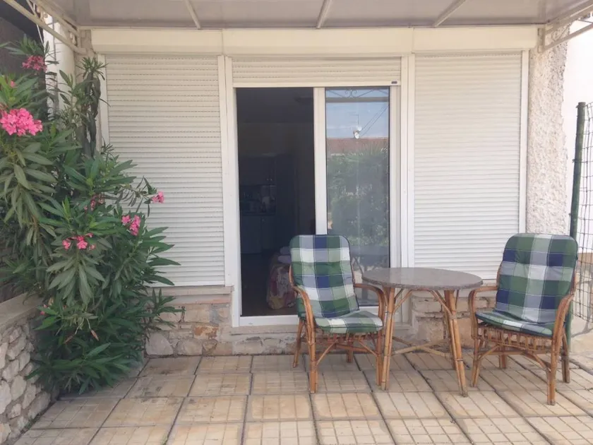 Apartamento vacacional con jardín y terraza | Acepta mascotas - Image 1