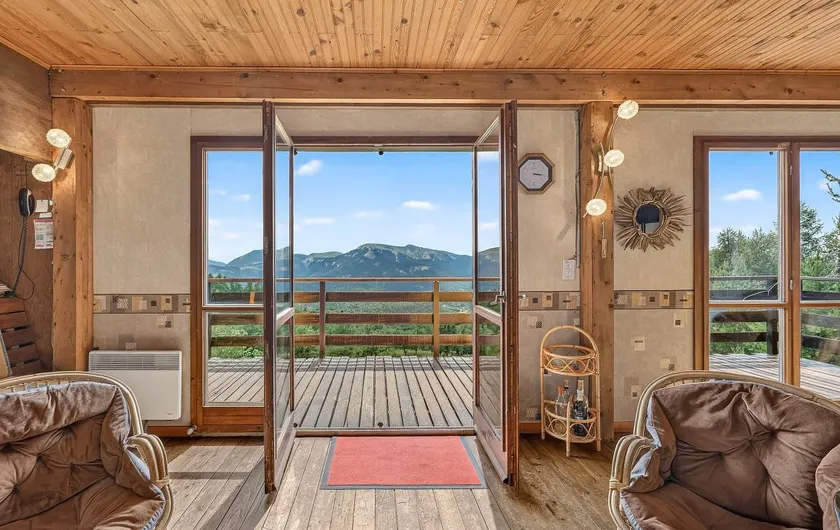 Chalet with Mountain Views, Private Garden and Balcony - Image 1