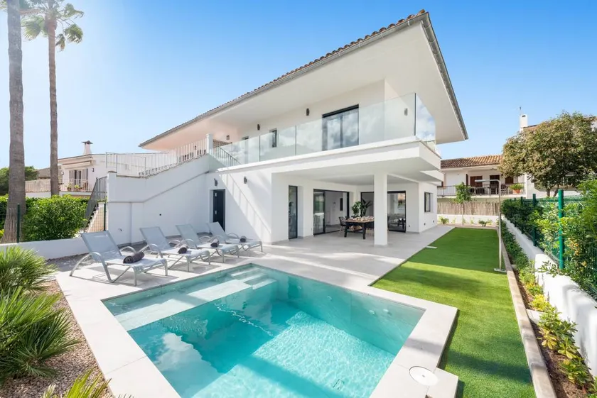 Villa with private pool, garden & BBQ - Image 1