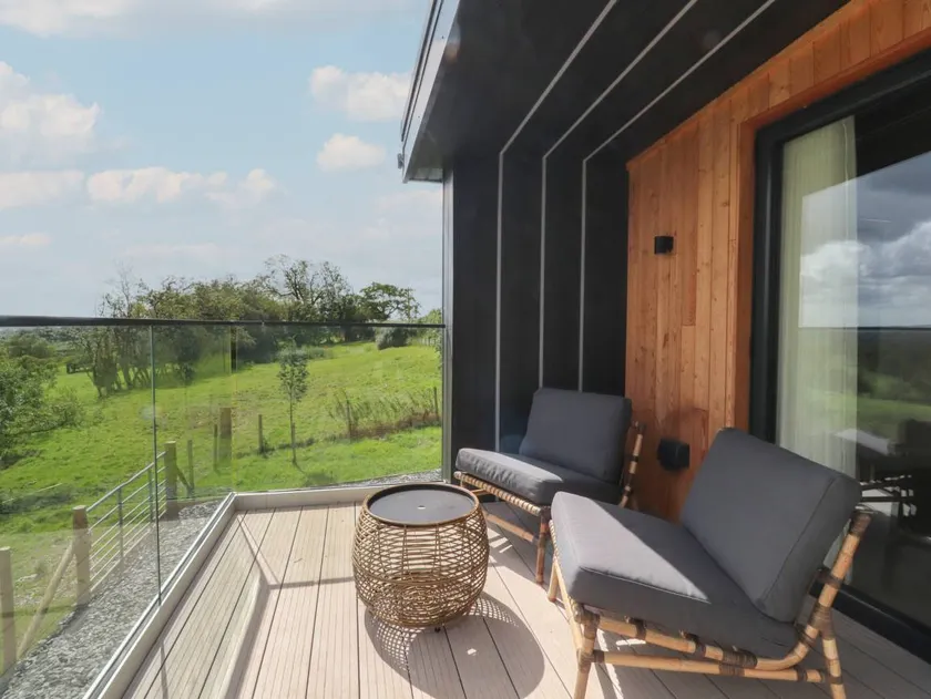 Fully equipped charming cottage with garden & jacuzzi - Image 1