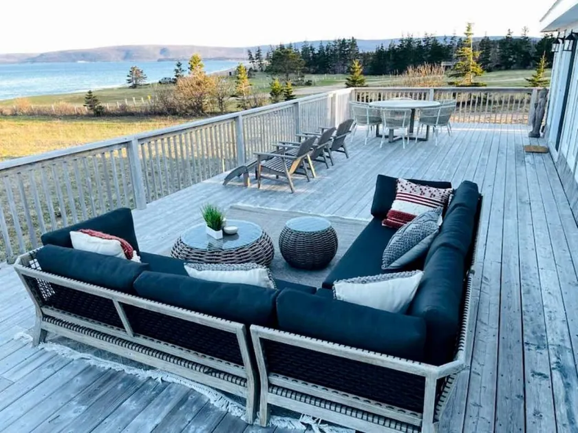 Beachfront Bungalow with Private Hot Tub & Sauna Deck in Sugar Loaf, Canada - Image 1