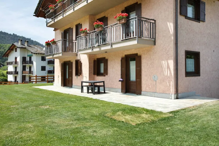 House with garden | Mountain view - Image 1
