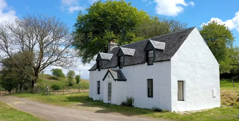 Cottage with garden - Image 1