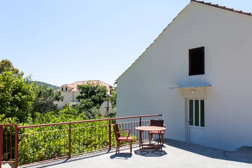 Holiday apartment with terrace - Image 1