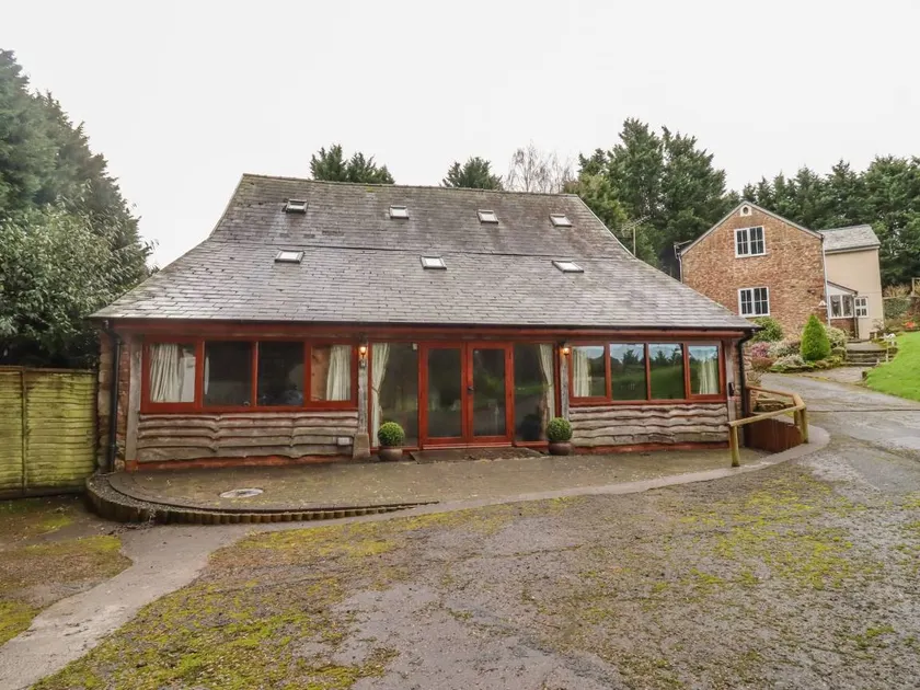 Cottage with garden - Image 1