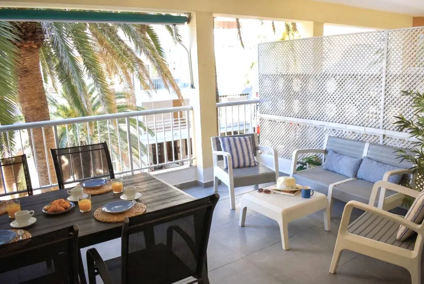 Appartement adapté aux familles avec internet haut débit et terrasse | Vue mer | Proche de la plage | Adapté au travail à distance | Avec animaux admis - Image 1