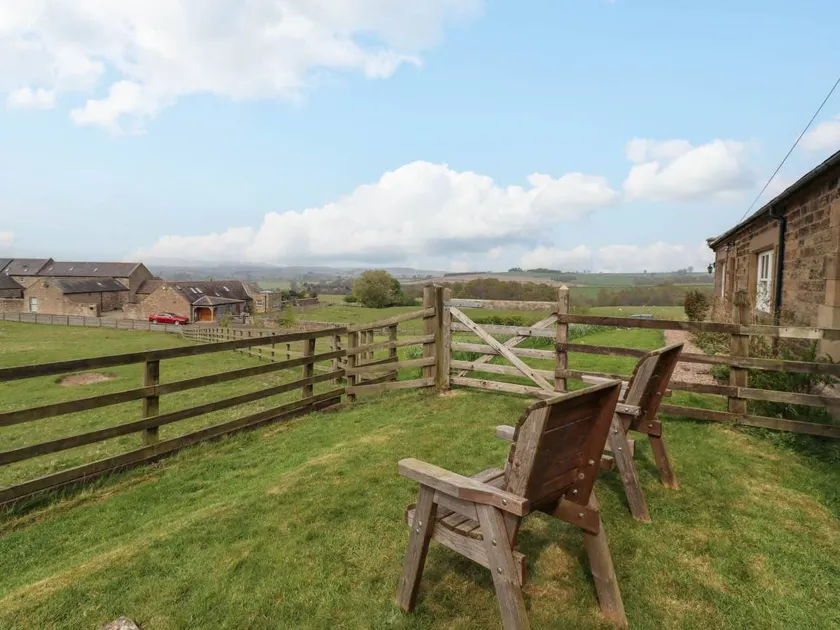 Fully equipped lovely cottage with garden | Dogs allowed - Image 1