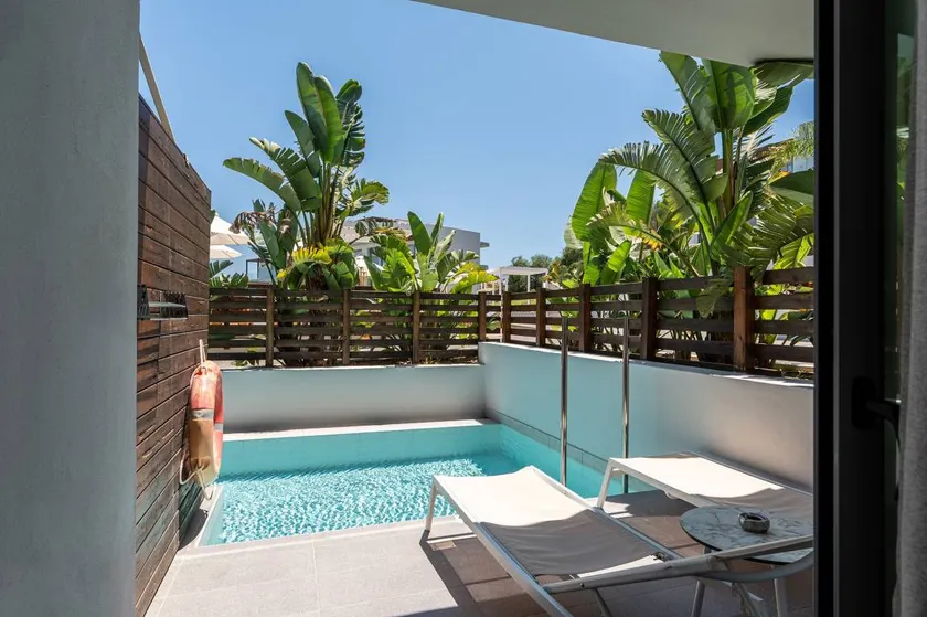 Superior Doppelzimmer mit Swim-up-Pool – Blick ins Landesinnere - Image 1