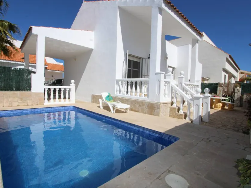 House with private pool, garden & barbecue - Image 1