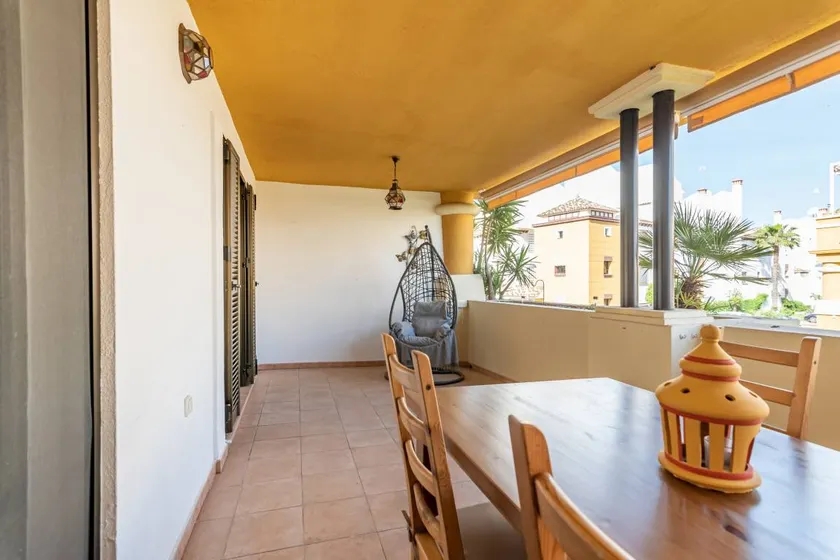Charmant appartement entièrement équipé avec terrasse, piscine et jardin - Image 1
