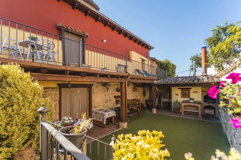 Family-oriented nice holiday home with fast internet, garden & terrace | Mountain view | Suitable for remote work | Pets allowed - Image 1