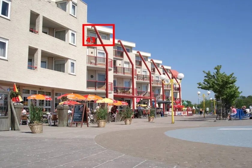 Lakeview Apartment with Dual Balconies - Image 1