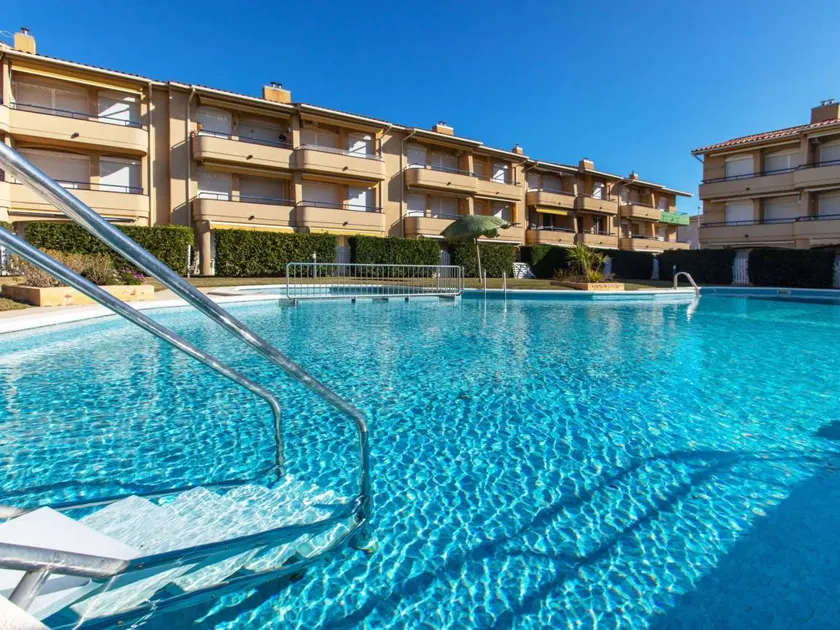 Family-oriented apartment with garden, pool & terrace | Next to the beach - Image 1