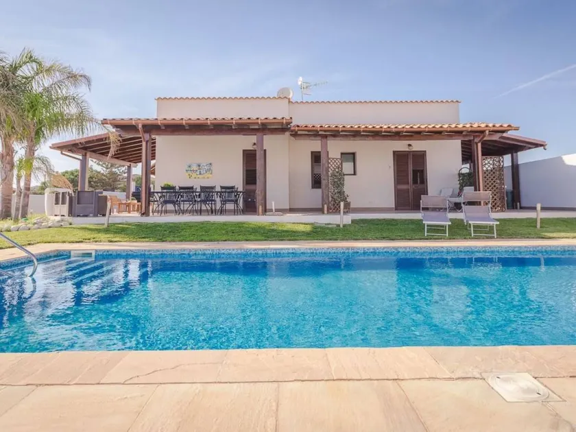 Casa con piscina privada, jardín y barbacoa - Image 1